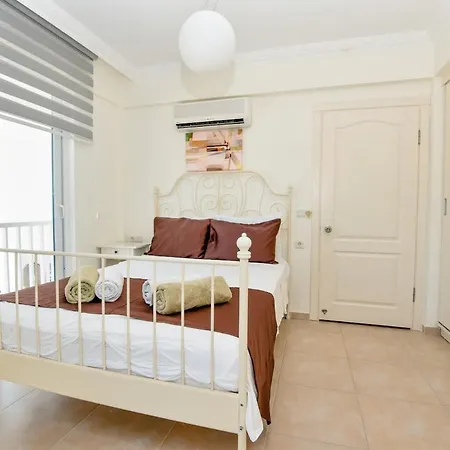 Willa Maya The Royal Links