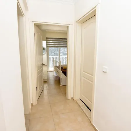 Maya The Royal Links Willa Sarıgerme