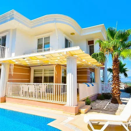 Willa Maya The Royal Links